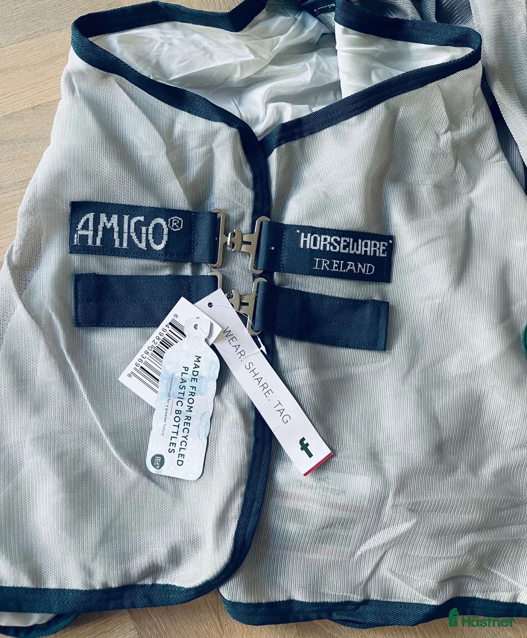 Täcken hästutrustning till salu: Oanvänt Amigo AmEco flugtäcke med hals - Annons 1