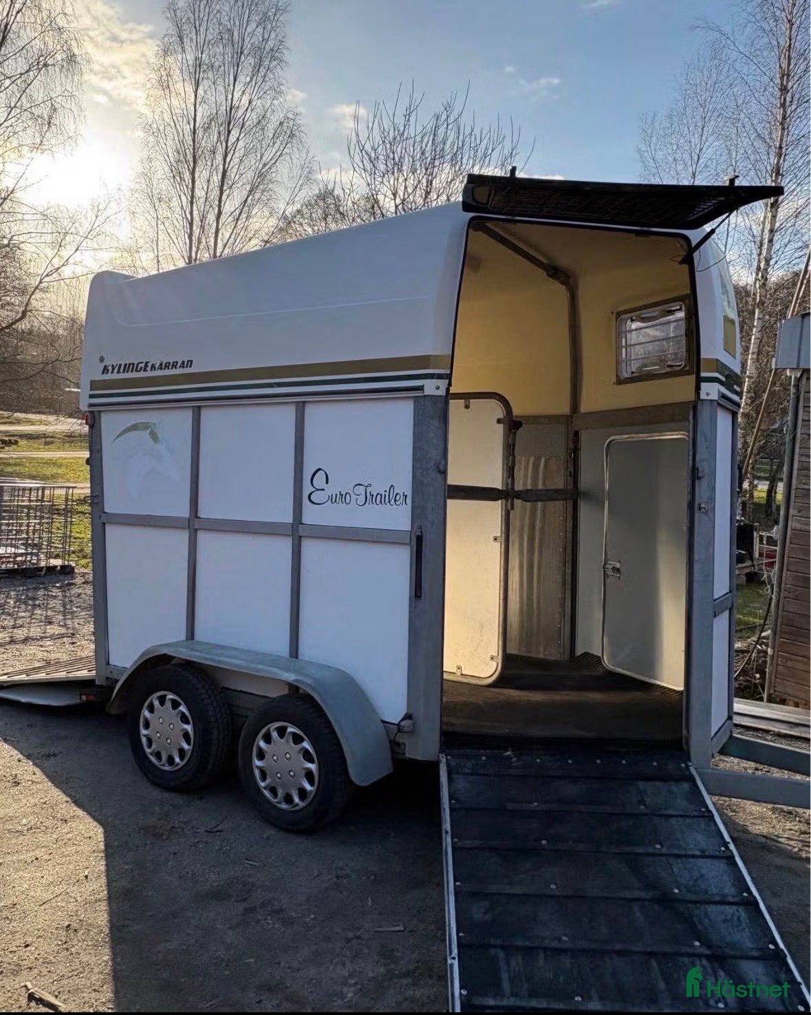 Hästtransporter  fordon & transport till salu: Transport,frontutlastning,nya väggar,frontläm - Annons 3
