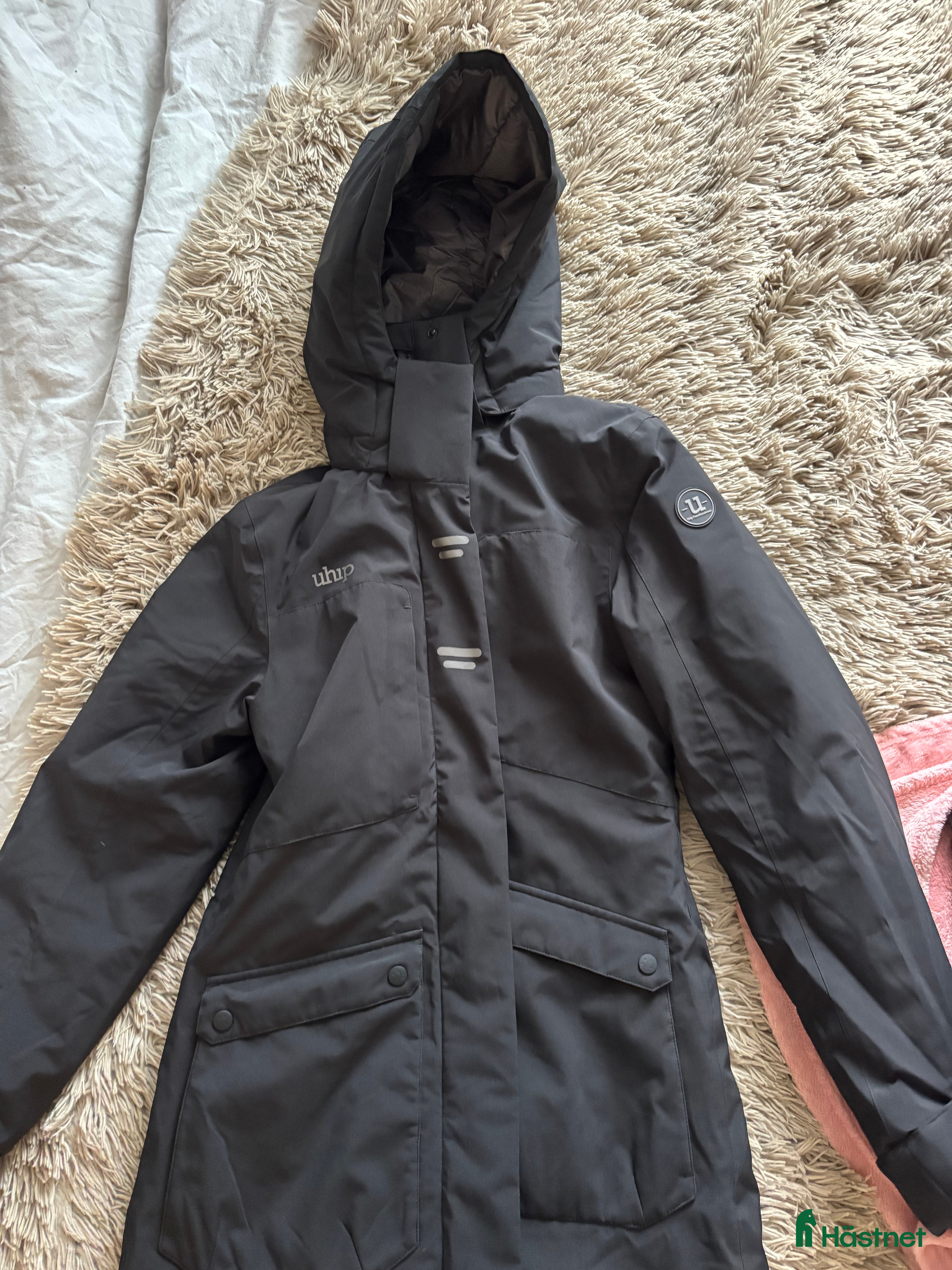 Jackor & Kavajer ryttarutrustning till salu: Oanvänd Uhip kappa  - Annons 4