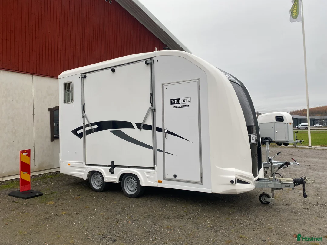 Hästtransporter  fordon & transport till salu: Superfin Equitrek sidolastning -20 i Ytterby - Annons 2