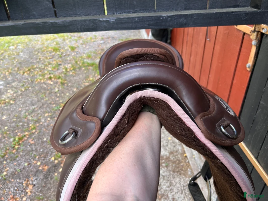 Sadlar hästutrustning till salu: Barefoot barnsadel i Hökerum - Annons 4