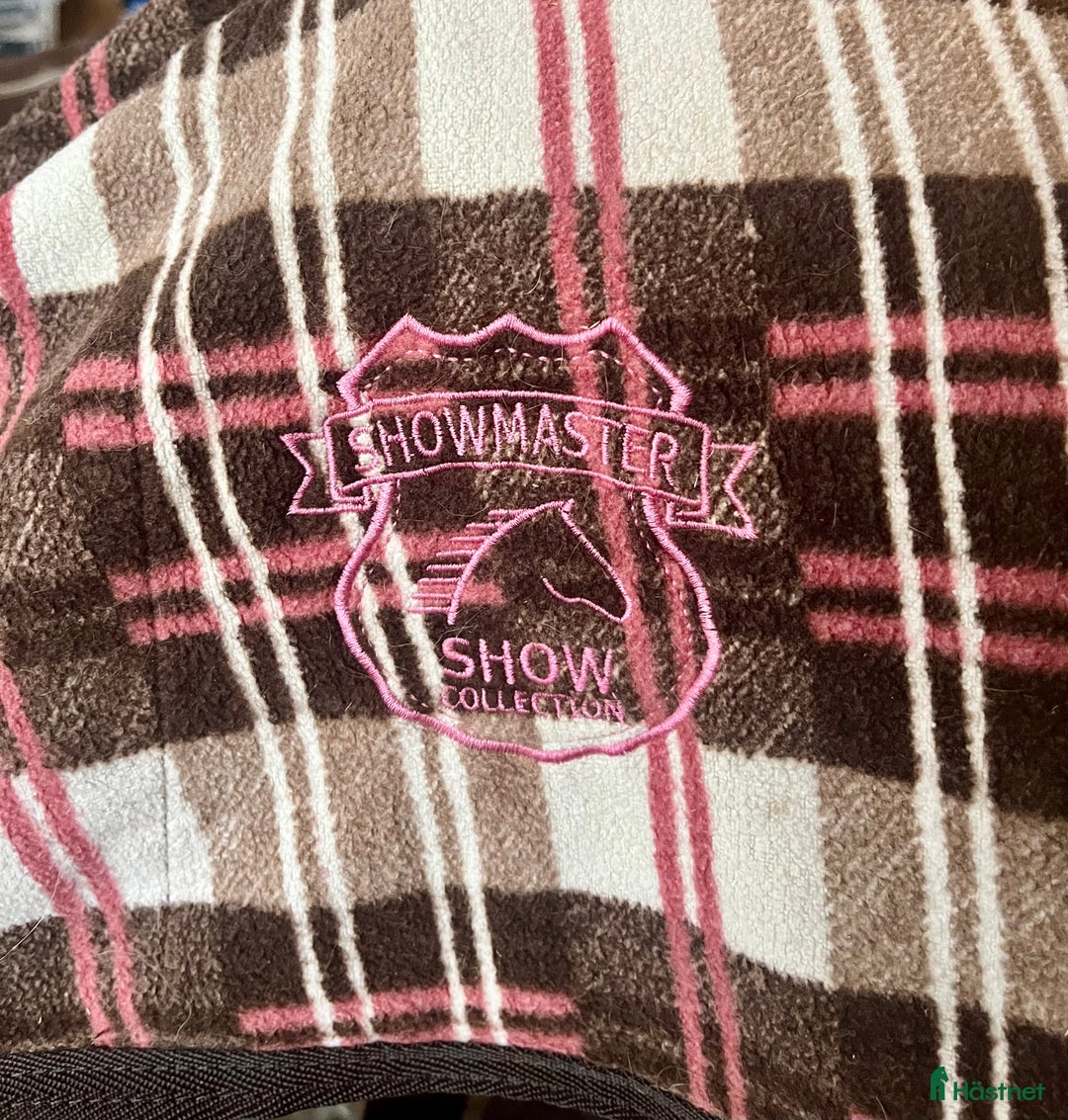 Täcken hästutrustning till salu: ShowMaster Brun-Rosa i Uppsala - Annons 7