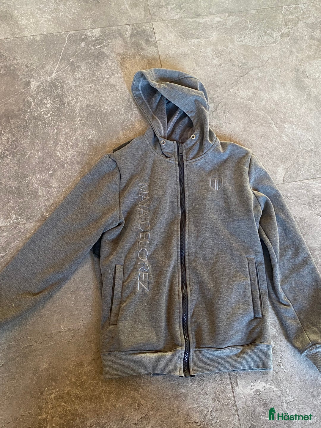 Övrigt Ridkläder ryttarutrustning till salu: Maya delorez hoddie i Lyckeby - Annons 3