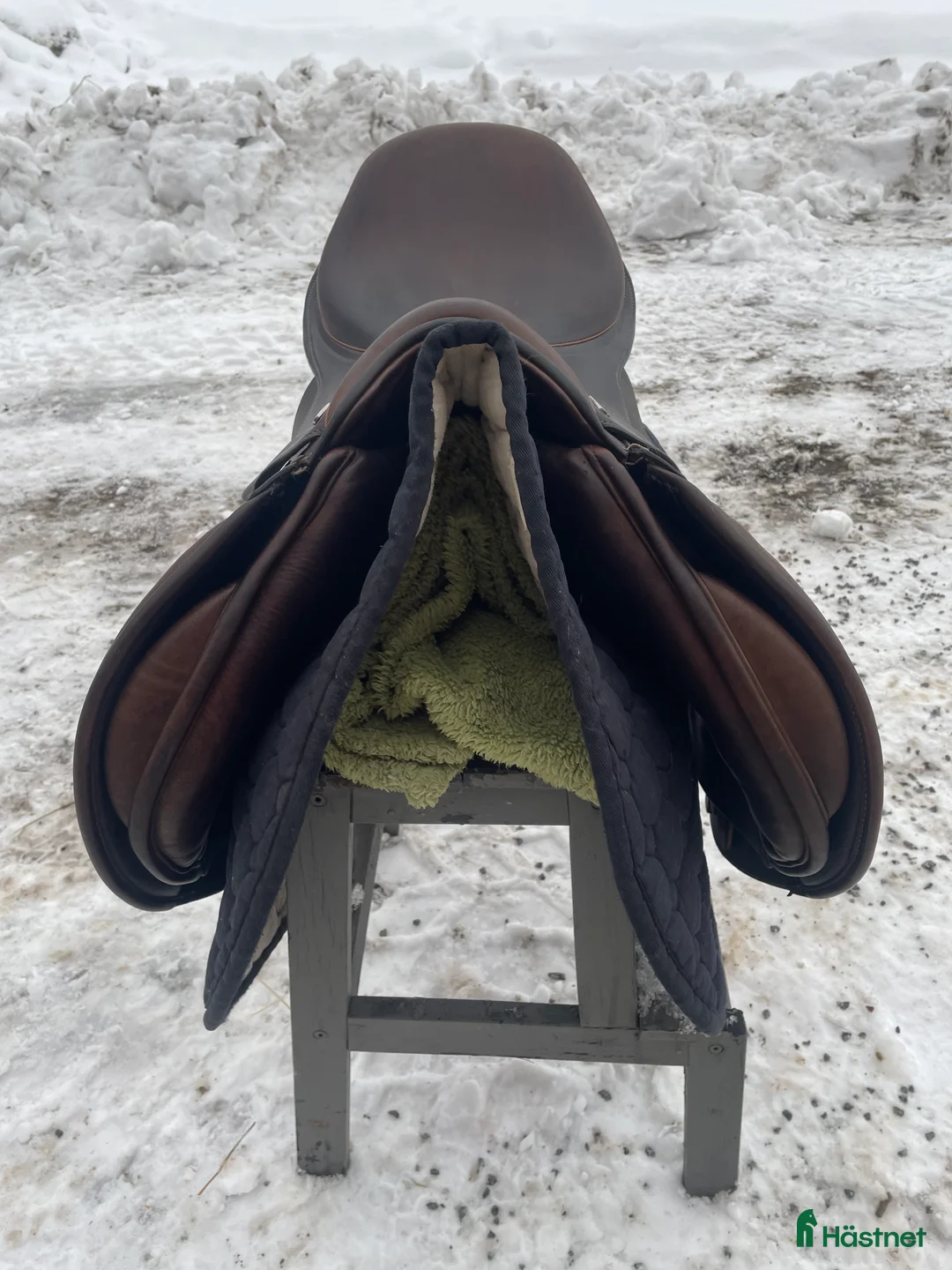 Sadlar hästutrustning till salu: Brun Lippo Marcello-17” i Västerås - Annons 6