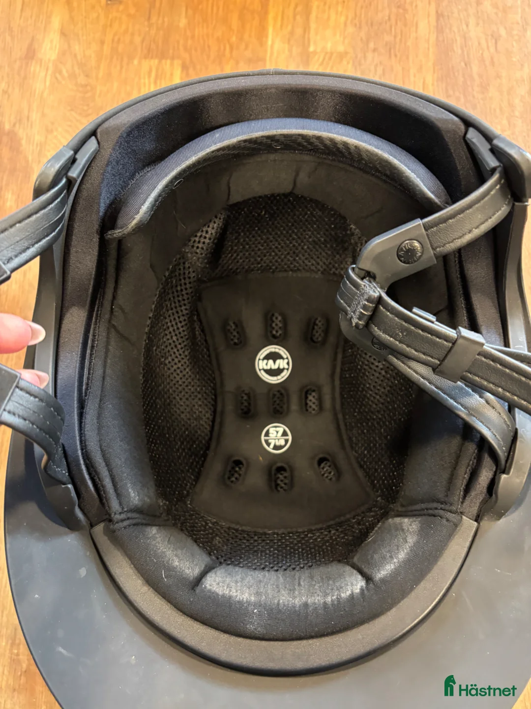 Hjälmar ryttarutrustning till salu: ✨ Elegant Kask Star Lady Swarovski – i toppskick ✨ - Annons 2