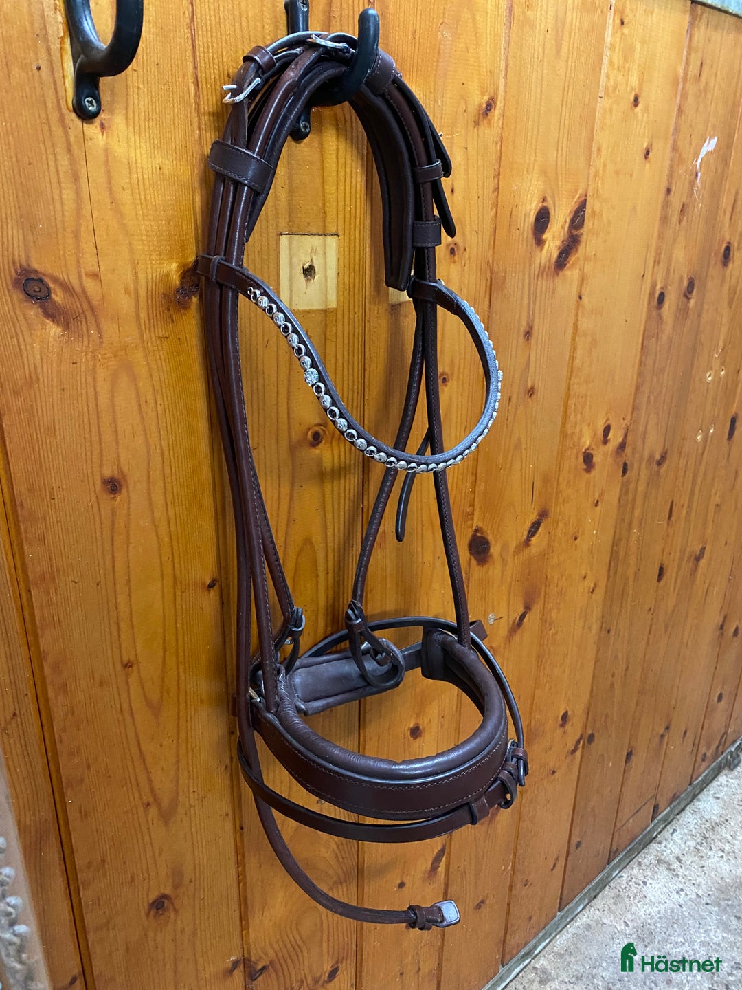 Träns hästutrustning till salu: Brunt rundsytt träns i Linghem - Annons 2
