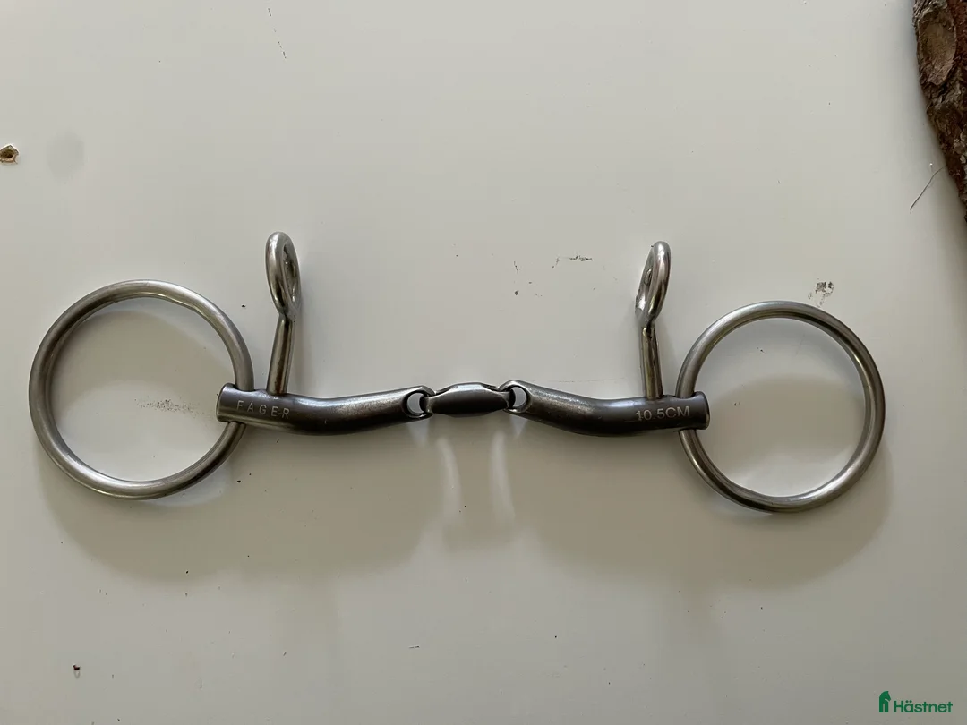 Bett hästutrustning till salu: Fager Maria loose baucher i Dingle - Annons 1