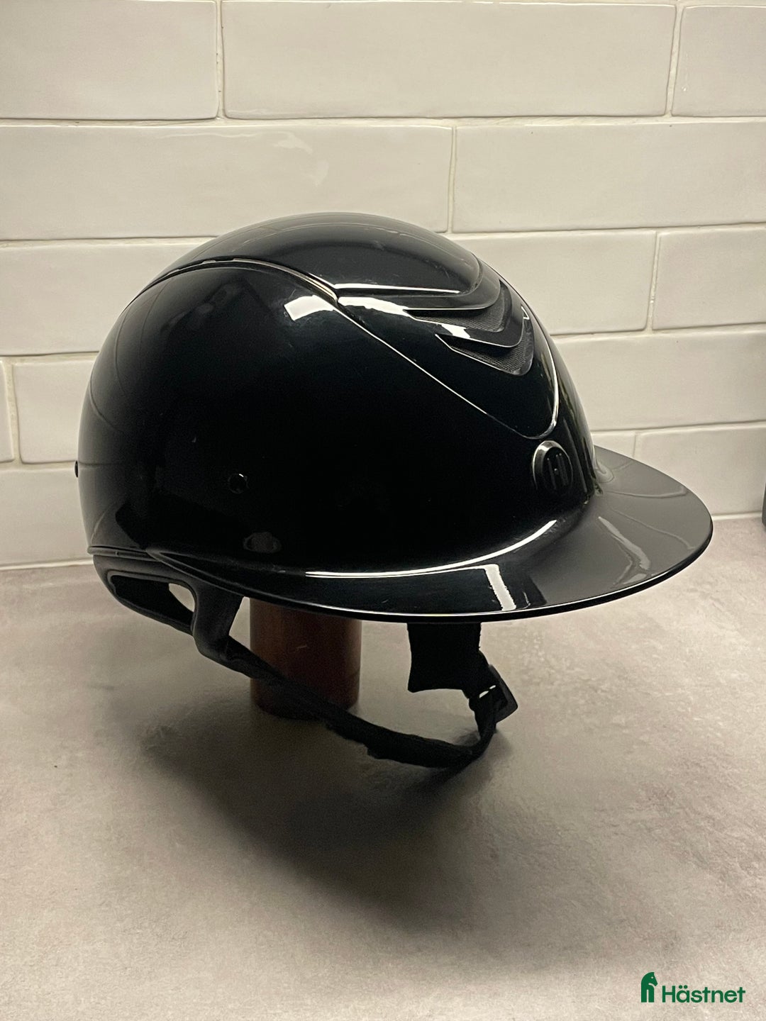 Hjälmar ryttarutrustning till salu: OneK advancé glossy 53-54 (51-56) i Ucklum - Annons 1