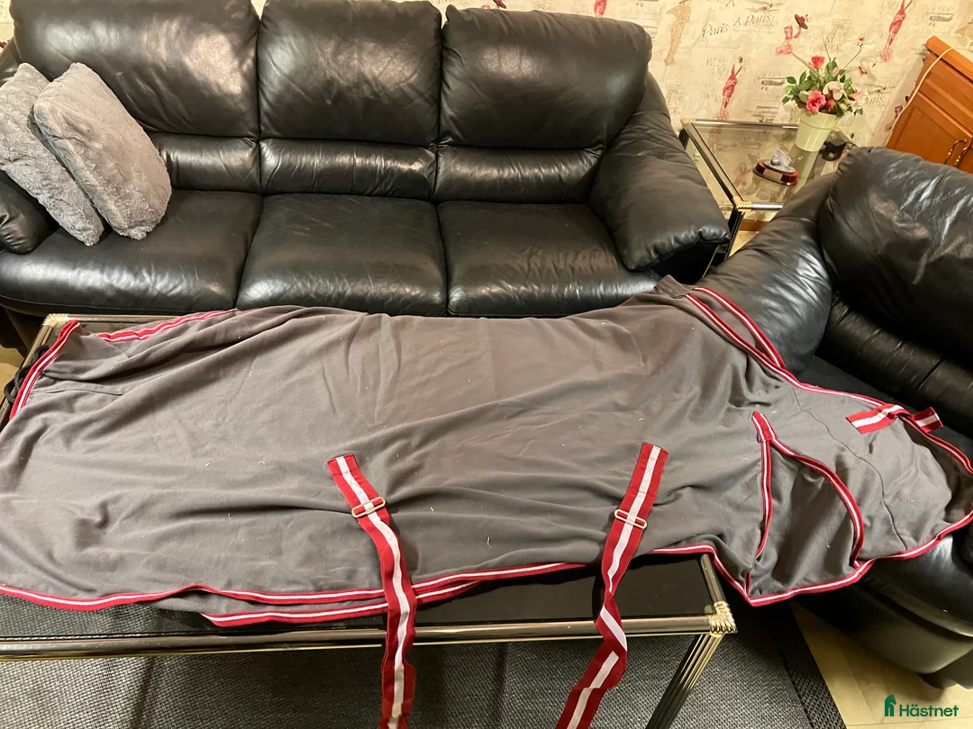 Täcken hästutrustning till salu: Fleecetäcken 145 cm - Annons 2