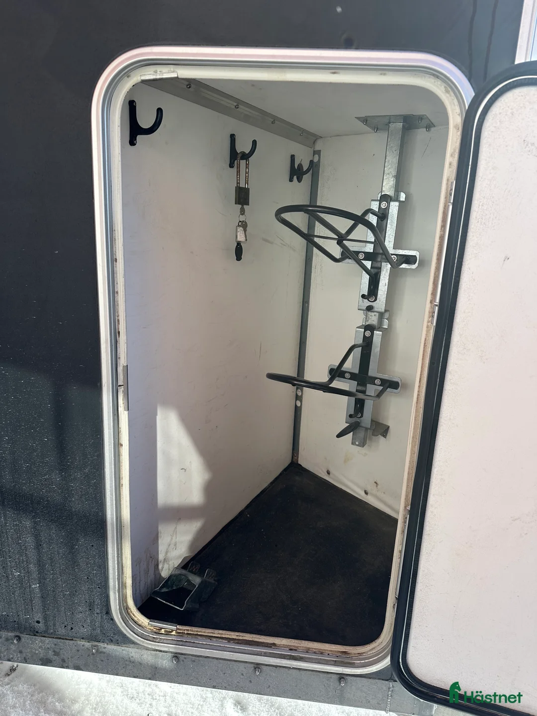 Hästtransporter  fordon & transport till salu: Boogie släp med sadelkammare.  - Annons 7