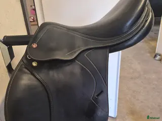 Sadlar hästutrustning Fin hoppsadel - Annons 1