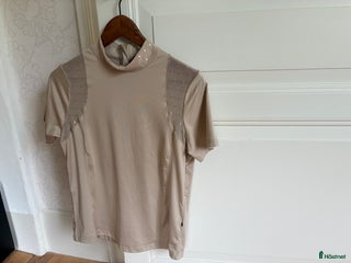 Övrigt Ridkläder ryttarutrustning till salu: Fiarfield top aldrig använd i Bjursås - Annons 1