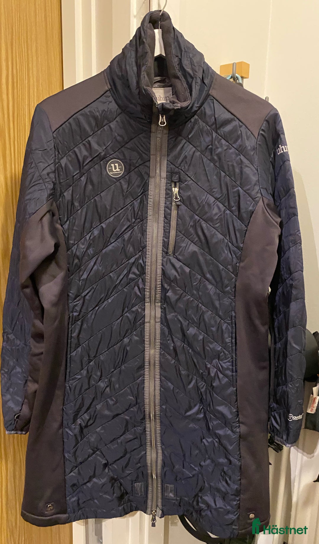 Jackor & Kavajer ryttarutrustning till salu:  Uhip Wool Hybrid Liner Mid Coat 2.0 Navy i Falun - Annons 2