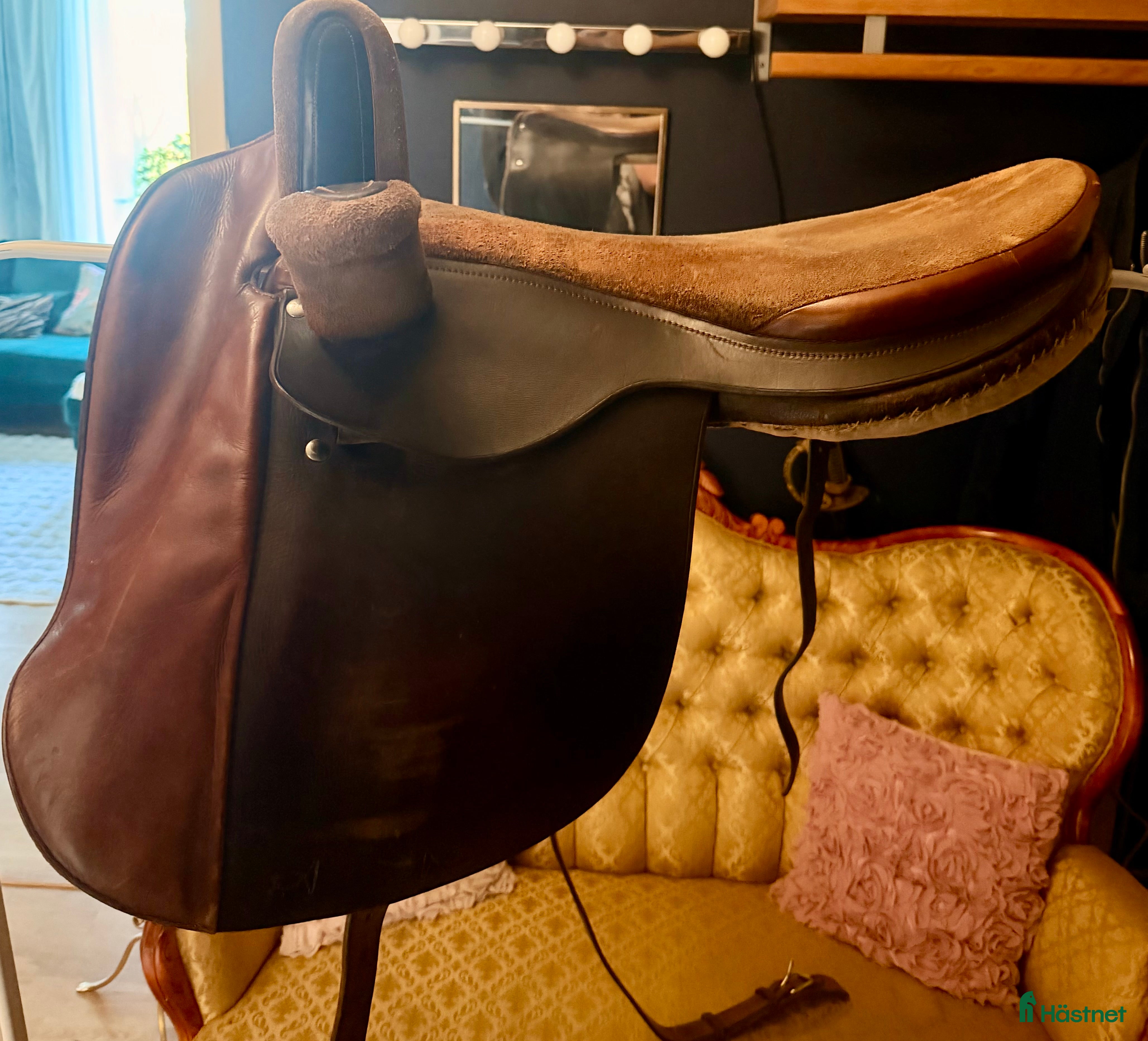 Sadlar hästutrustning till salu: Damsadel i Stockholm - Annons 3
