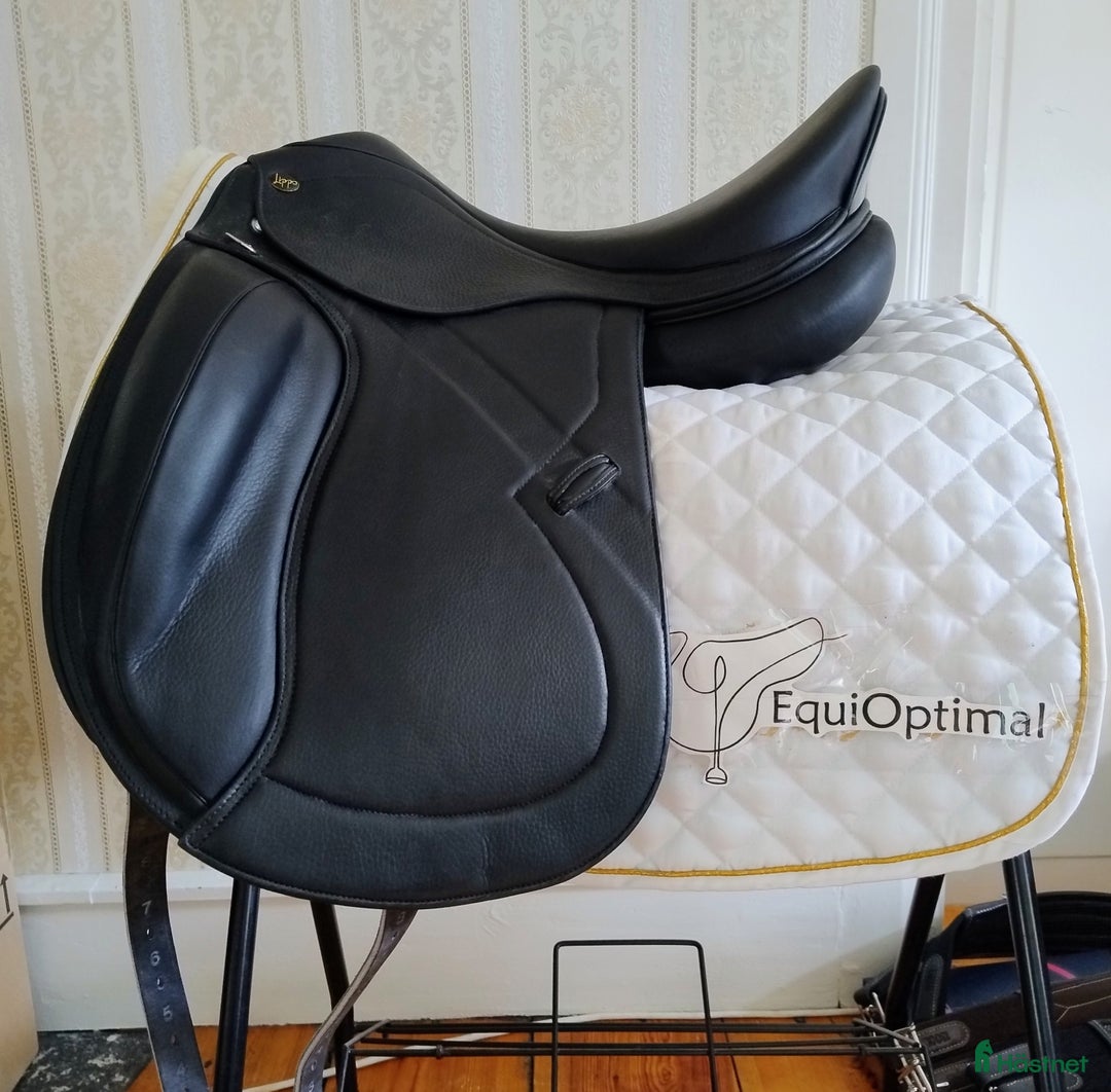 Sadlar hästutrustning till salu: Utförsäljning nya sadlar i Fagersta - Annons 1