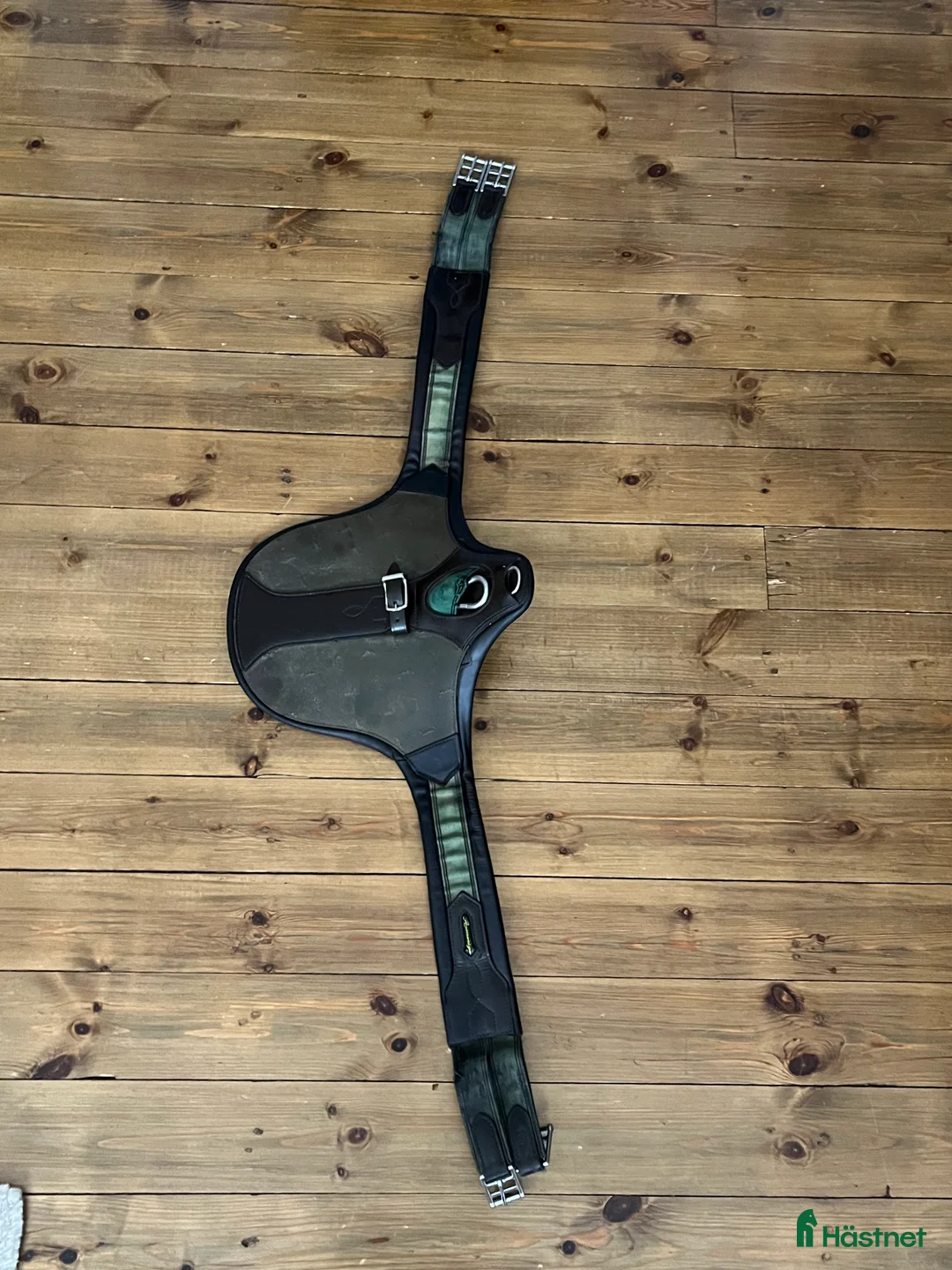 Sadeltillbehör hästutrustning till salu: Amerigo Protector Stud Girth GH26 - Annons 1