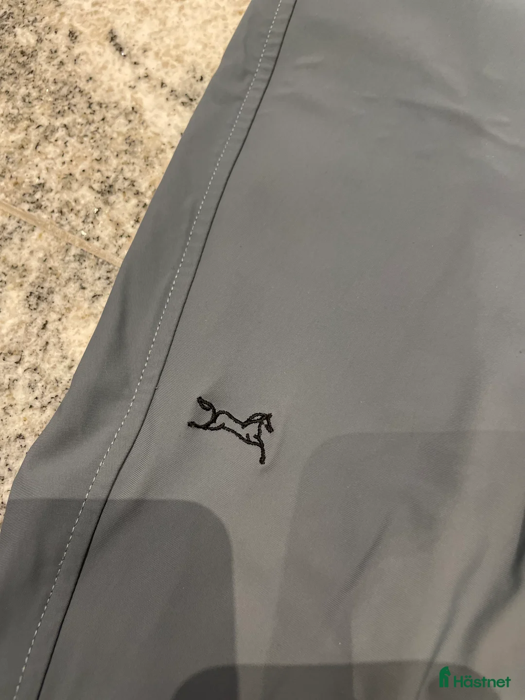 Ridbyxor ryttarutrustning till salu: Fager ridbyxor i Bankeryd - Annons 2