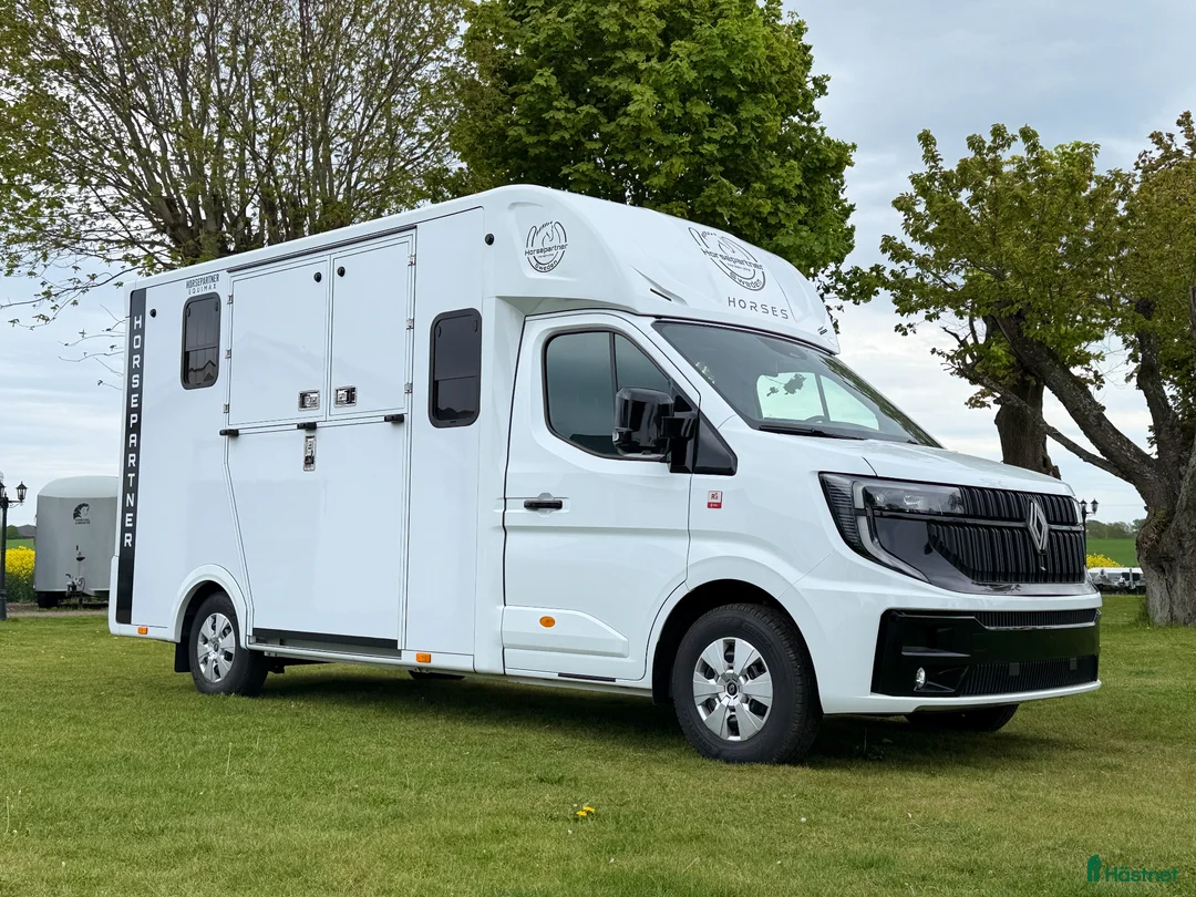 Hästlastbilar  fordon & transport till salu: NY HORSEPARTNER HÄSTBIL EQUIMAX - AUTOMAT - 2026 - Annons 1