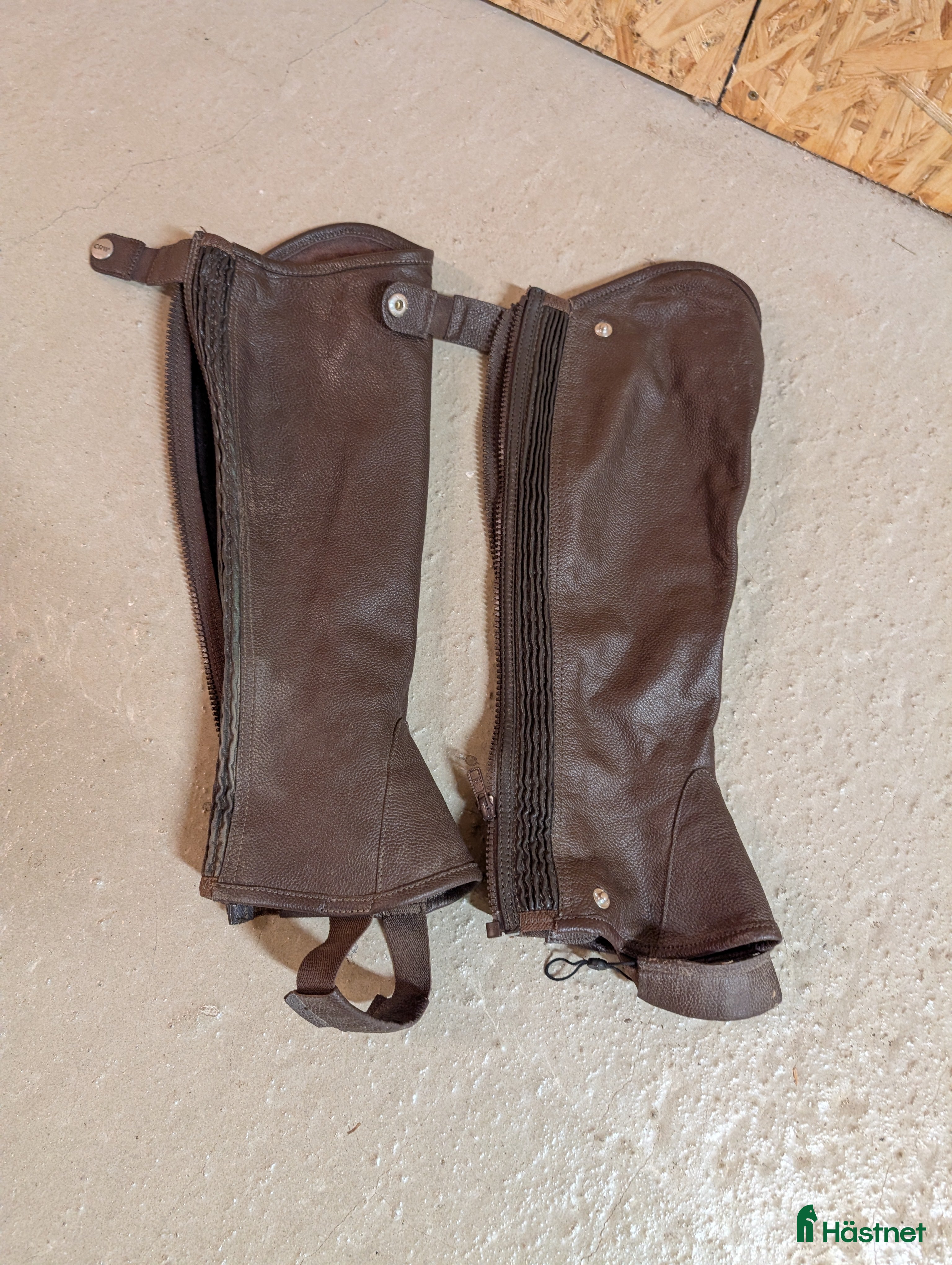 Jackor & Kavajer ryttarutrustning till salu: Pikeurväst i Nyköping - Annons 21