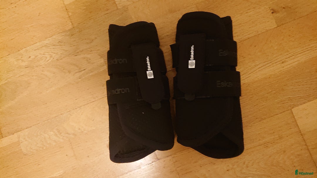 Benskydd hästutrustning till salu: Svarta Eskadron benskydd XL i Genarp - Annons 1