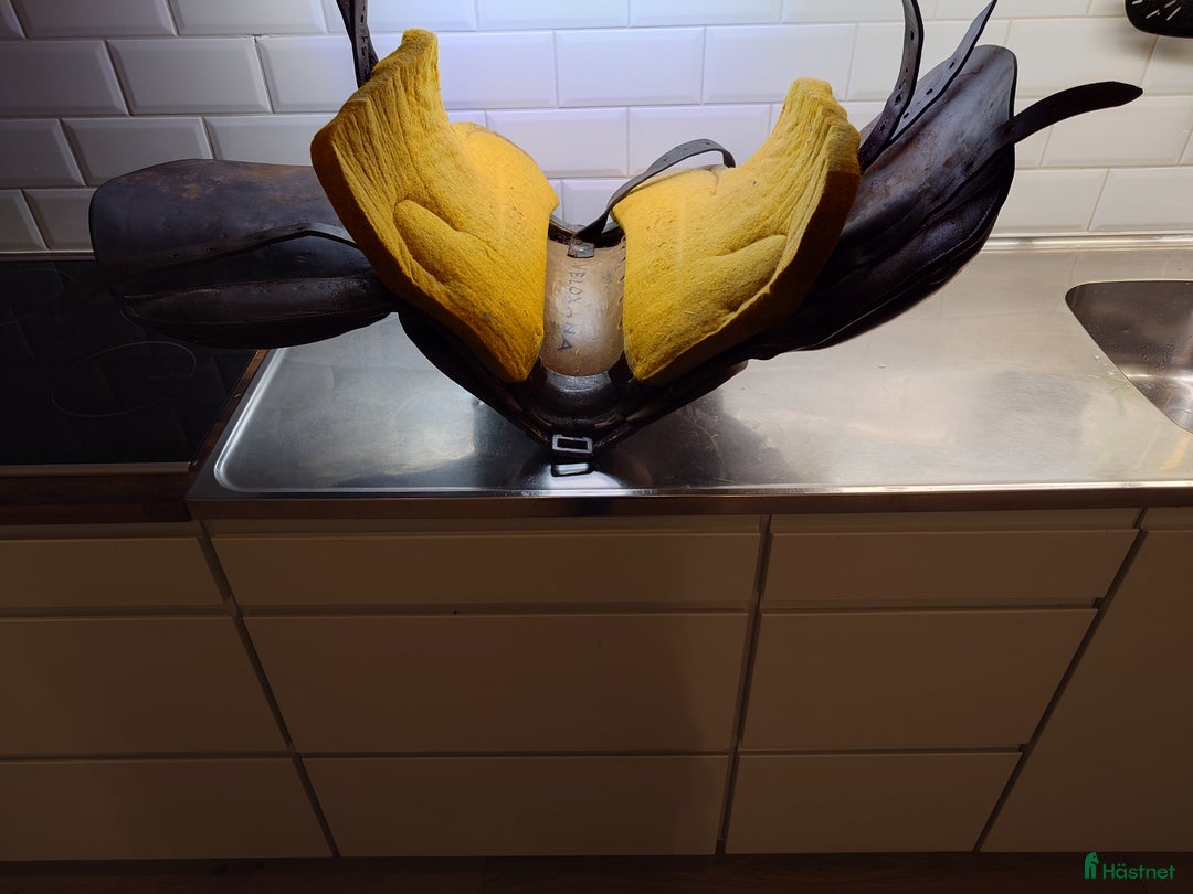 Sadlar hästutrustning till salu: Manskapssadel storlek 2 i Kista - Annons 5