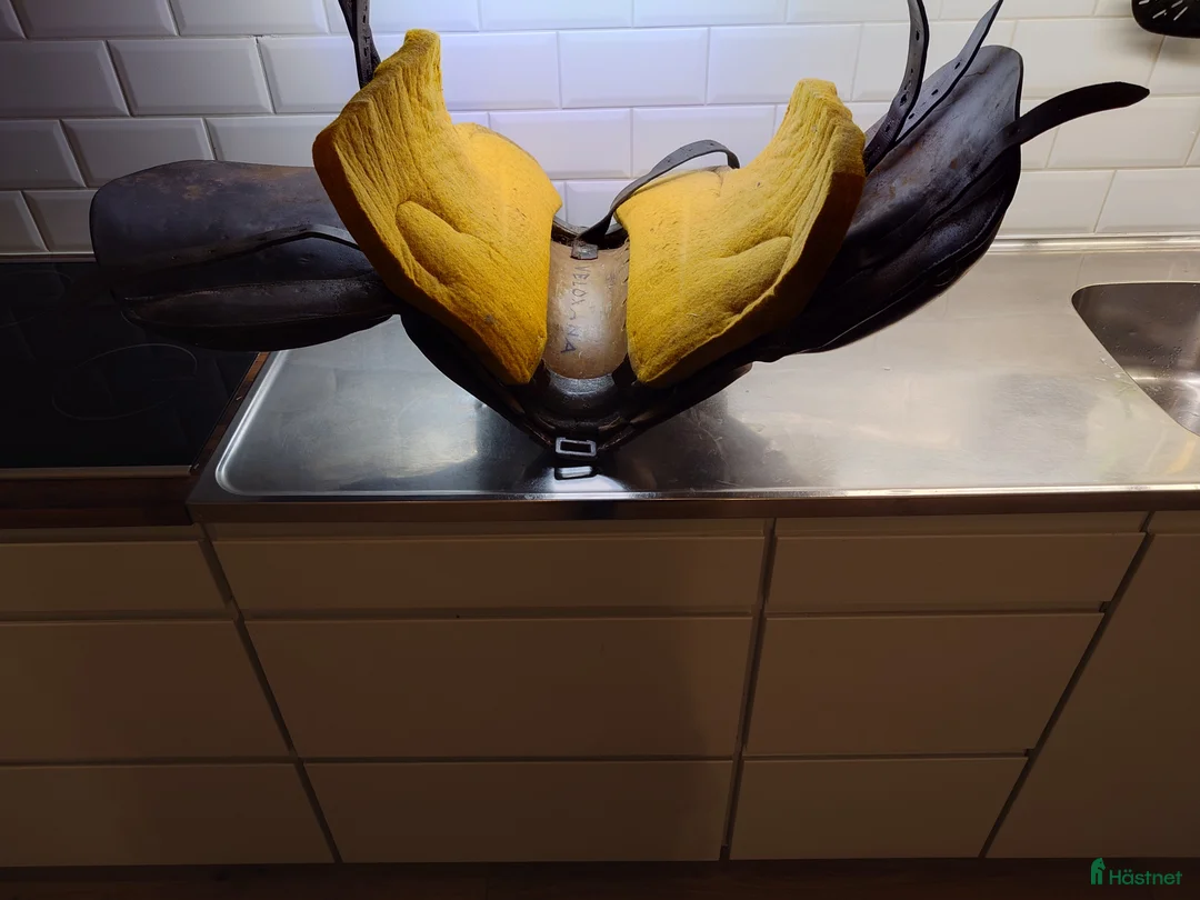 Sadlar hästutrustning till salu: Manskapssadel storlek 2 i Kista - Annons 5