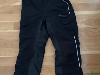 Ridbyxor ryttarutrustning till salu: Överdragsbyxor med helskoning för barn i Västerås - Annons 10