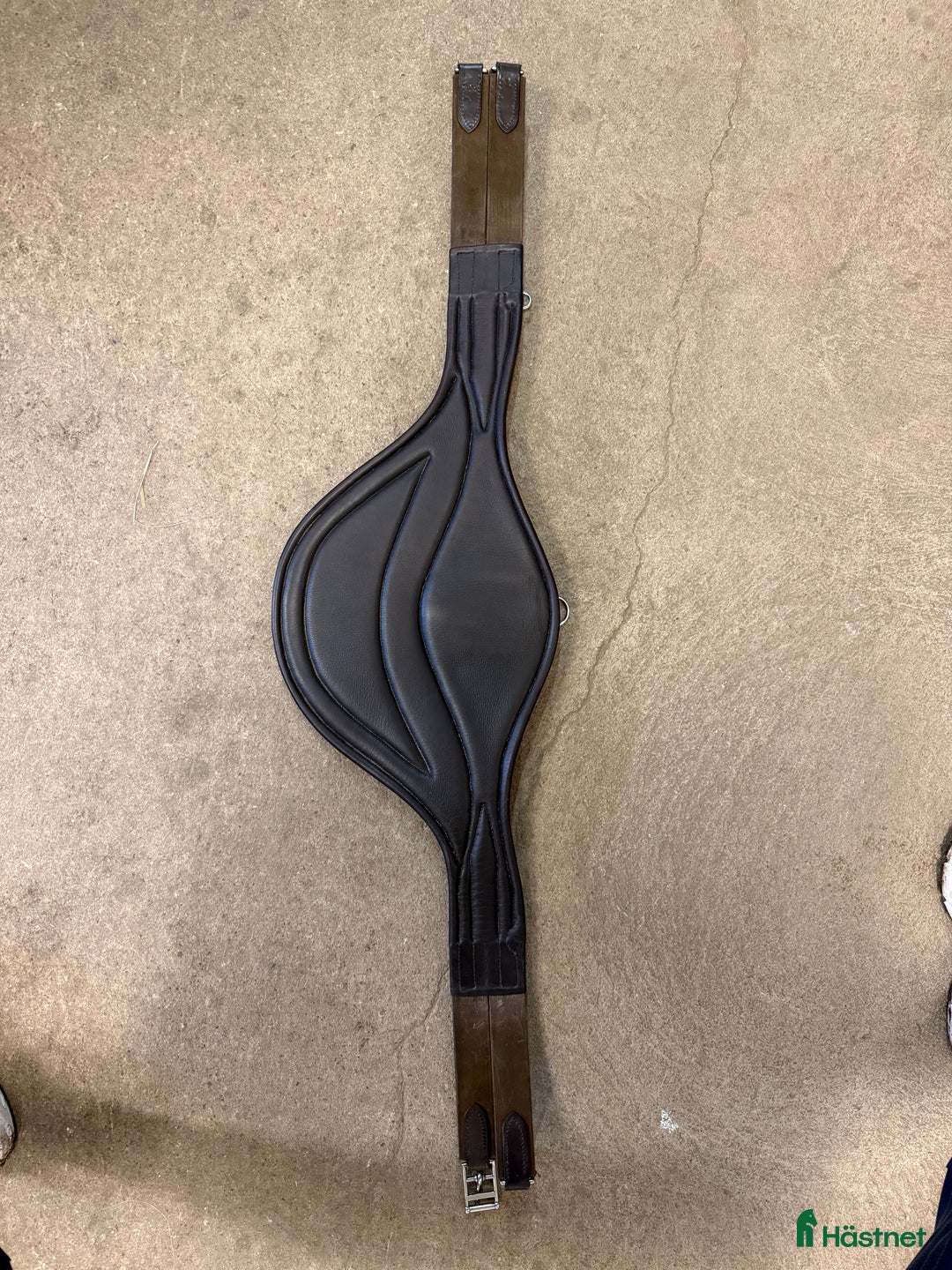 Sadeltillbehör hästutrustning till salu: John Whitaker magplatta  i Falköping - Annons 1