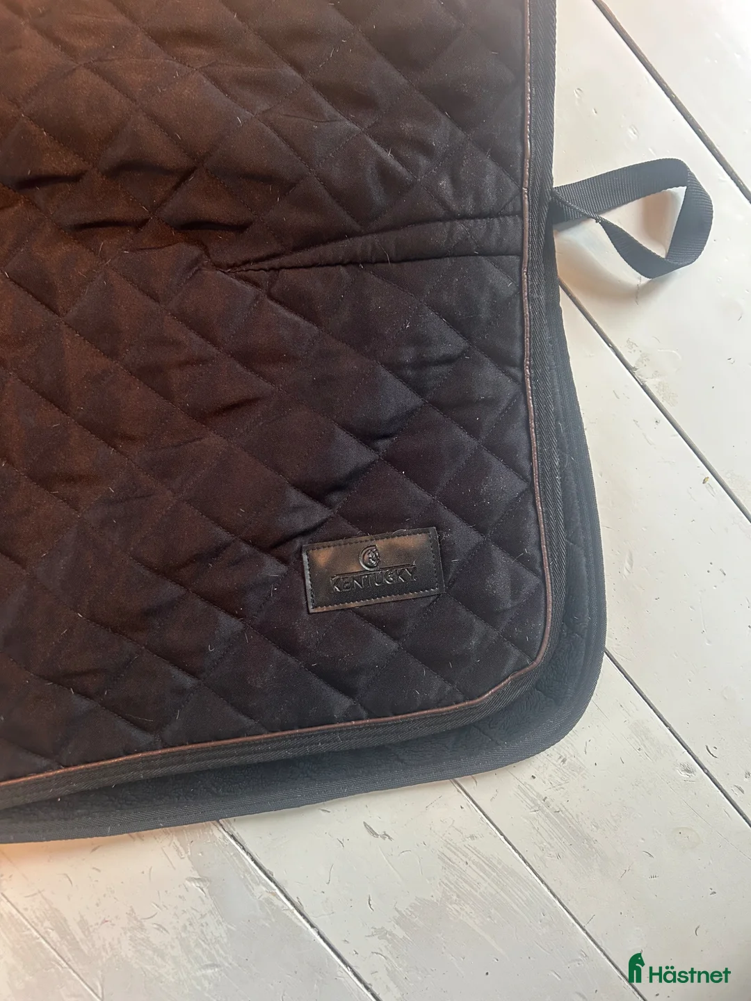 Täcken hästutrustning till salu: Svart Kentucky ländtäcke - Annons 2