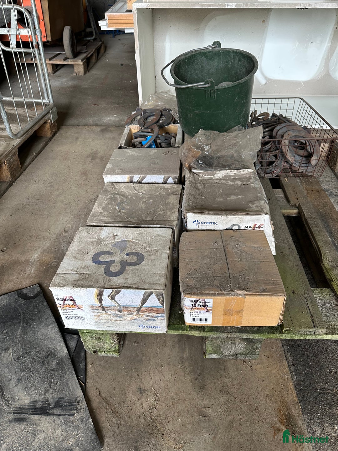 Övrig utrustning övrig utrustning till salu: Nya hästskor i olika storlekar och modeller i Hörby - Annons 3