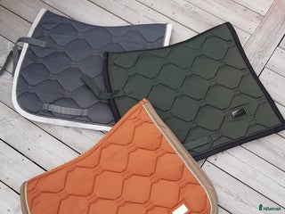 Schabrak & Vojlockar hästutrustning till salu: Equstrian Stockholm shabrak i Östersund - Annons 1