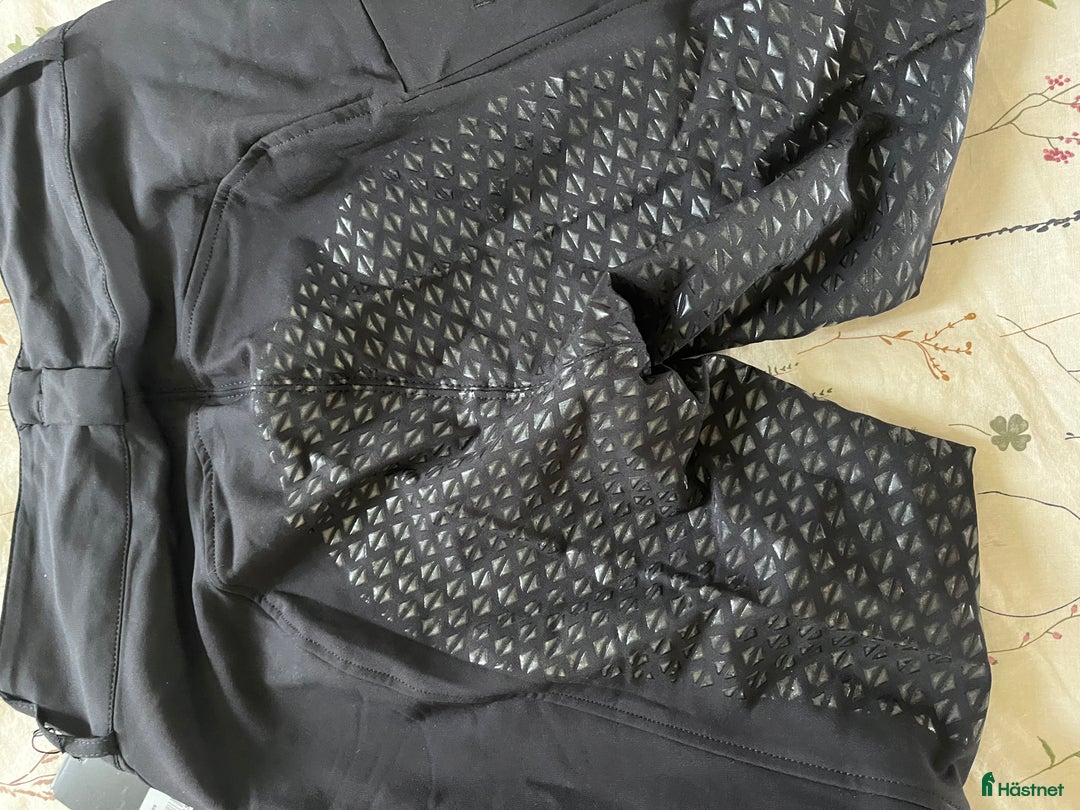 Ridbyxor ryttarutrustning till salu: Nya Ridbyxor från Stierna med mobilficka i Karlskoga - Annons 3