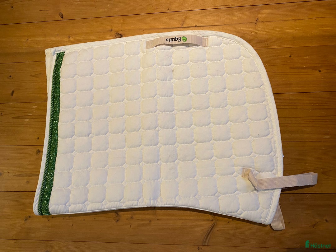 Schabrak & Vojlockar hästutrustning till salu: Dressyr-schabrak i Sala - Annons 1