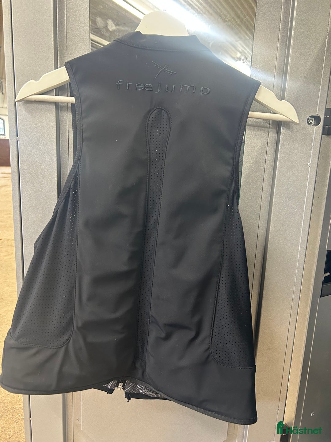Säkerhetsvästar ryttarutrustning till salu: Freejump airbag väst  i Älmeboda - Annons 2