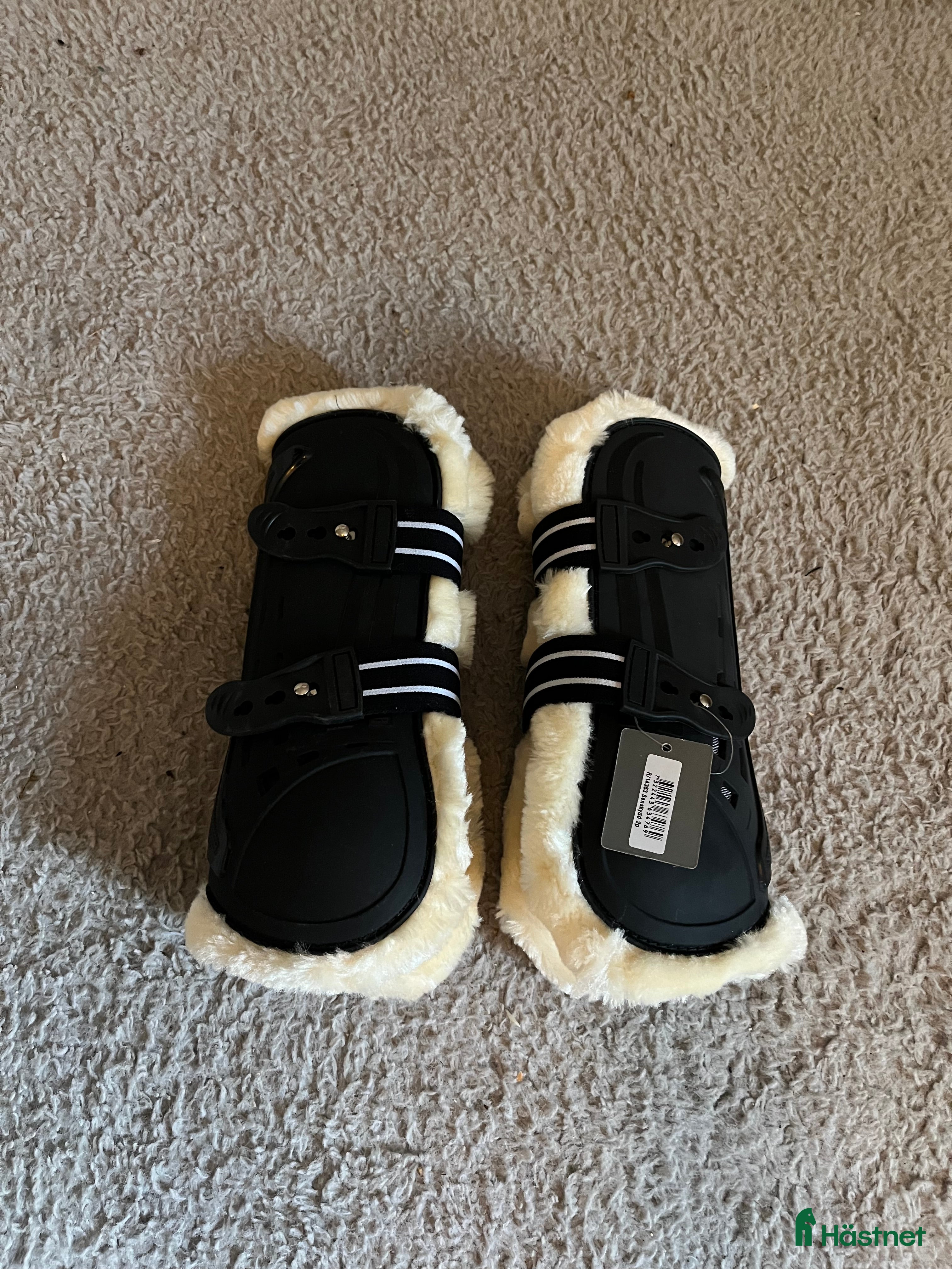 Benskydd hästutrustning till salu: Helt oanvända senskydd med fluff! i Laholm - Annons 6