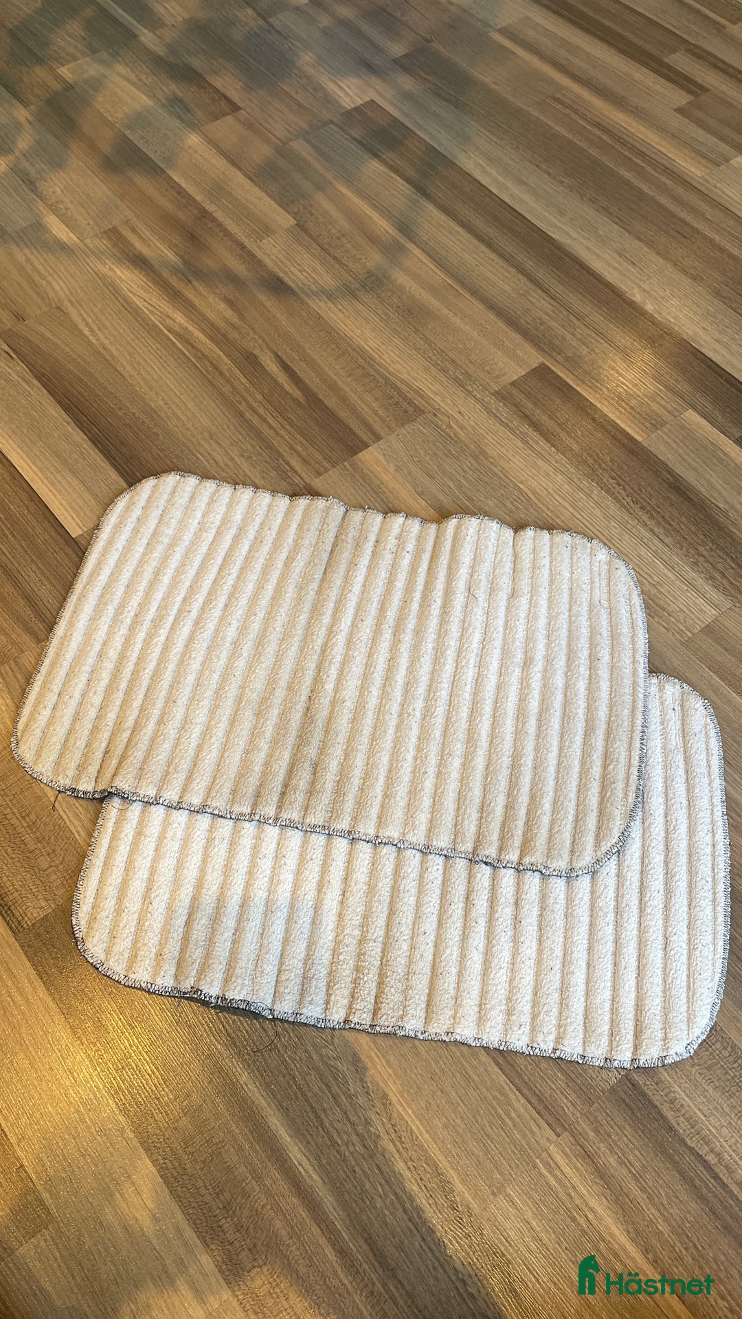 Benskydd hästutrustning till salu: Paddar från eskadron i Huddinge - Annons 2