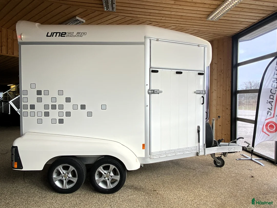 Hästtransporter  fordon & transport till salu: Umesläp B45 med dubbhjul och fronturlastning - Annons 1