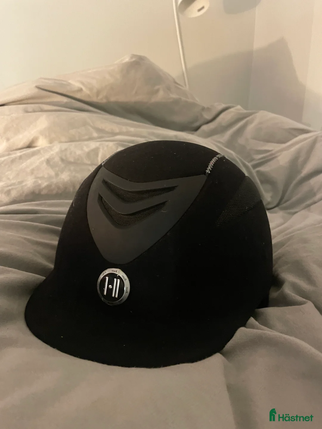 Hjälmar ryttarutrustning till salu: OneK hjälm - Annons 2