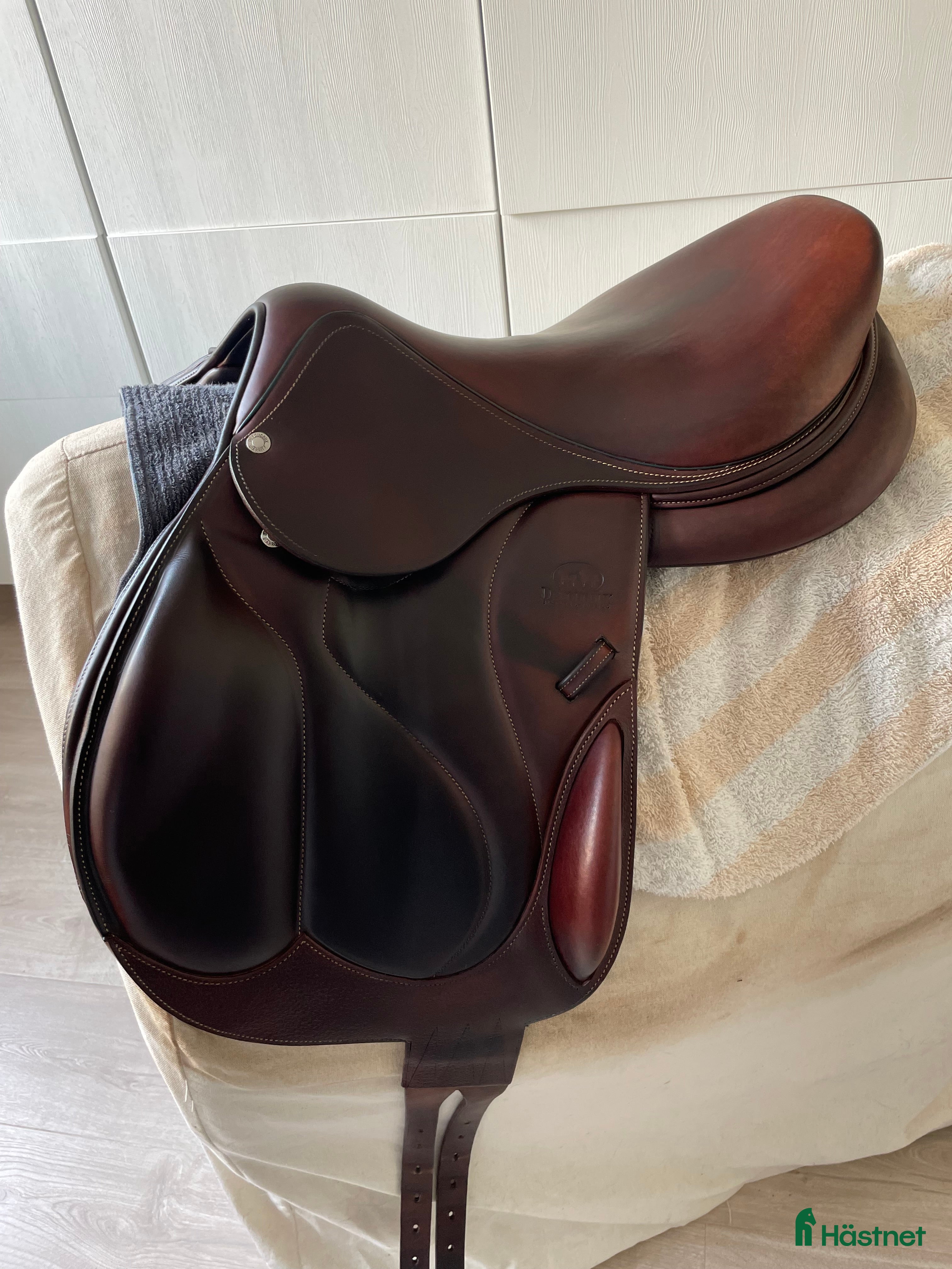 Sadlar hästutrustning Devoucoux hoppsadel i Klintehamn - Annons 1