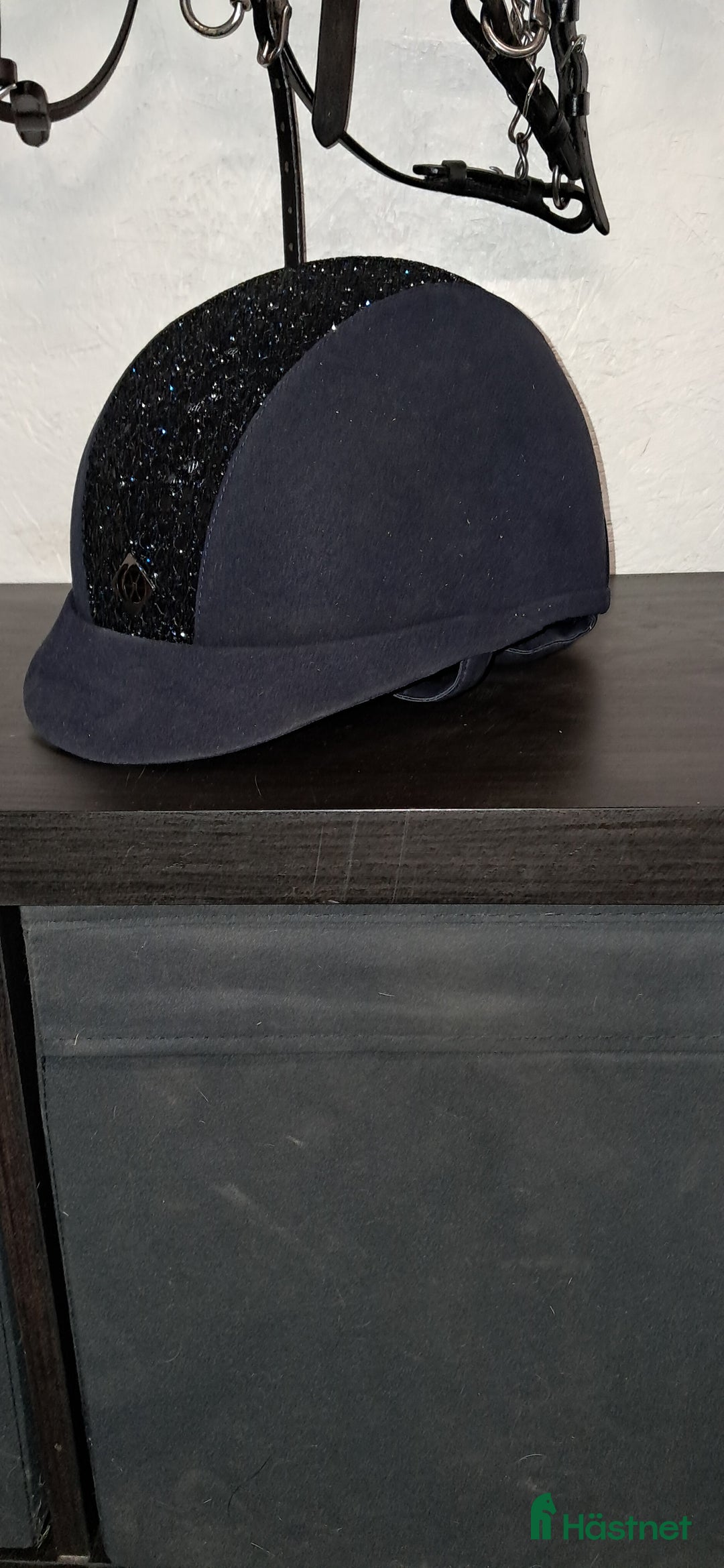 Hjälmar ryttarutrustning till salu: Charles owen Ayr8 plus sparkly  i Nyland - Annons 3