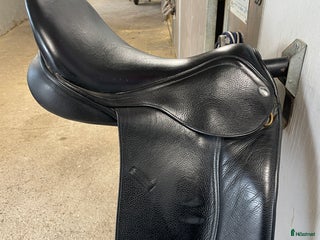 Sadlar hästutrustning till salu: Dressyrsadel i Örebro - Annons 2