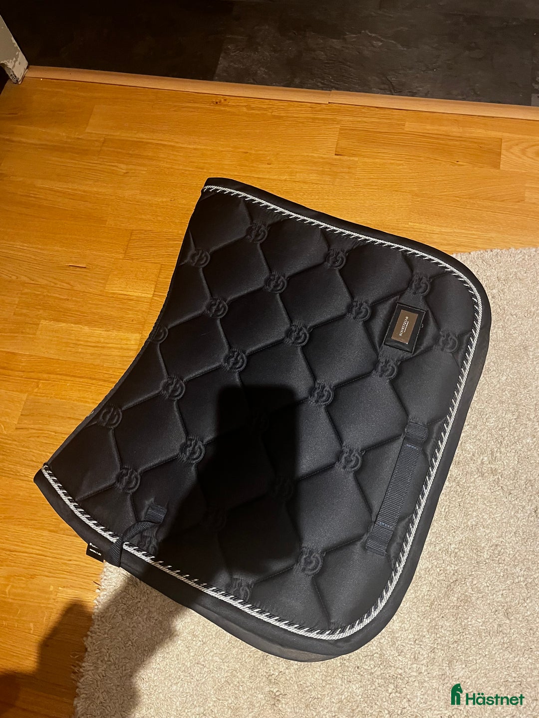 Schabrak & Vojlockar hästutrustning till salu: Blått equestrian Stockholm schabrak - Annons 2