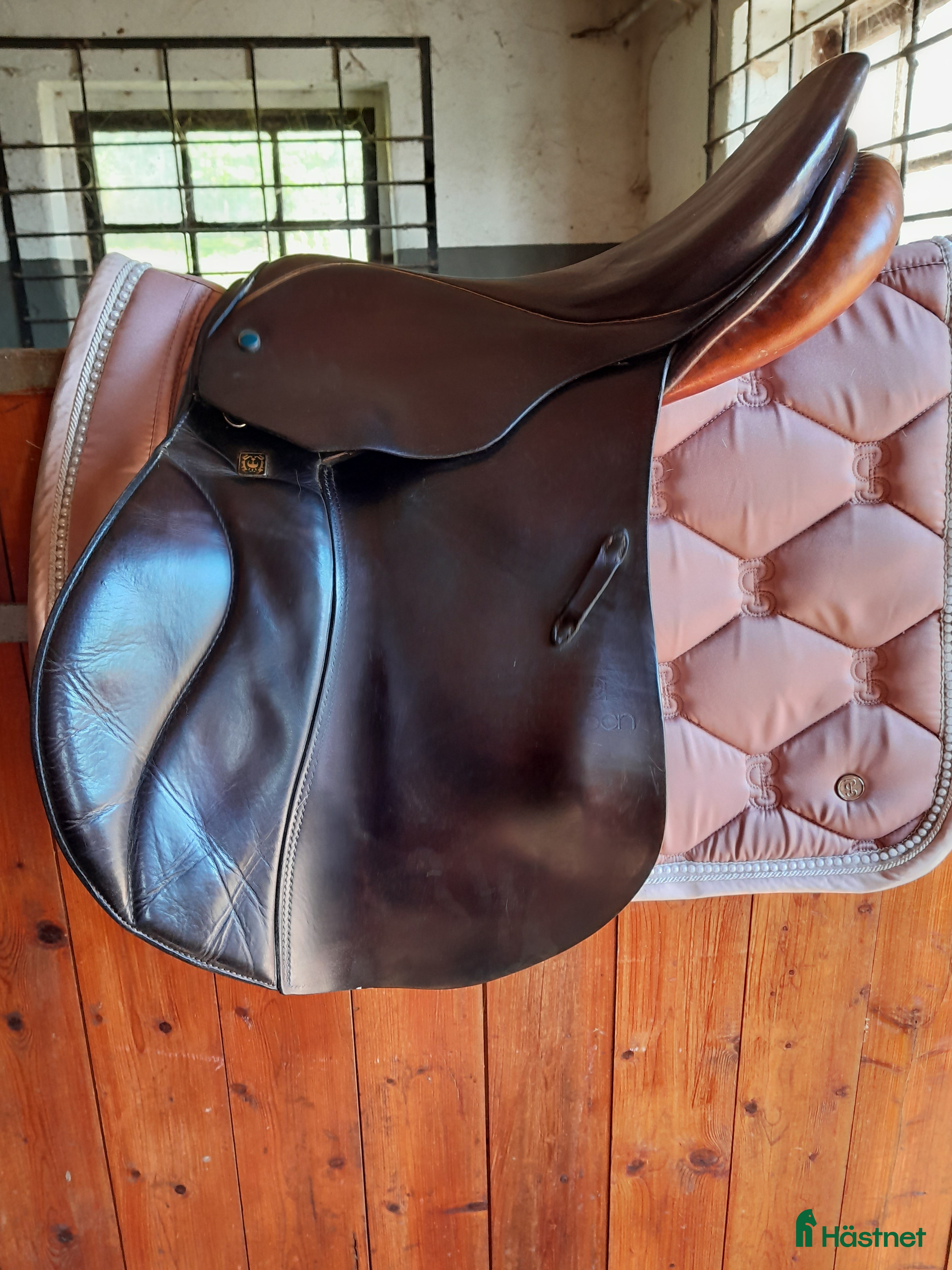 Sadlar hästutrustning till salu: Stubben Hoppsadel  i Grimeton - Annons 22