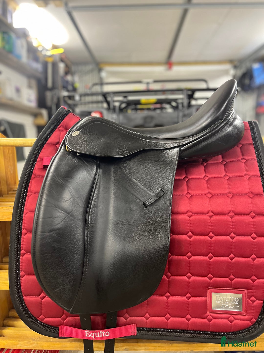 Sadlar hästutrustning till salu: Lippo dressyrsadel i Gällö - Annons 1