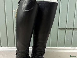 Ridstövlar ryttarutrustning till salu: DeNiro Roberto 40 i Strömsholm - Annons 1