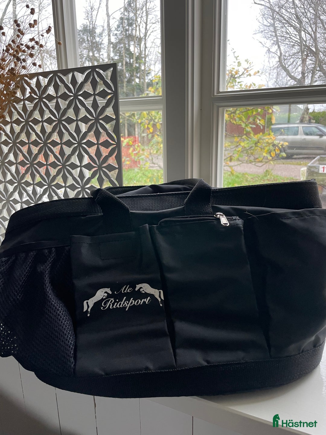 Övrig Ryttarutrustning ryttarutrustning till salu: Ryktväska, Ale ridsport i Lidköping - Annons 1