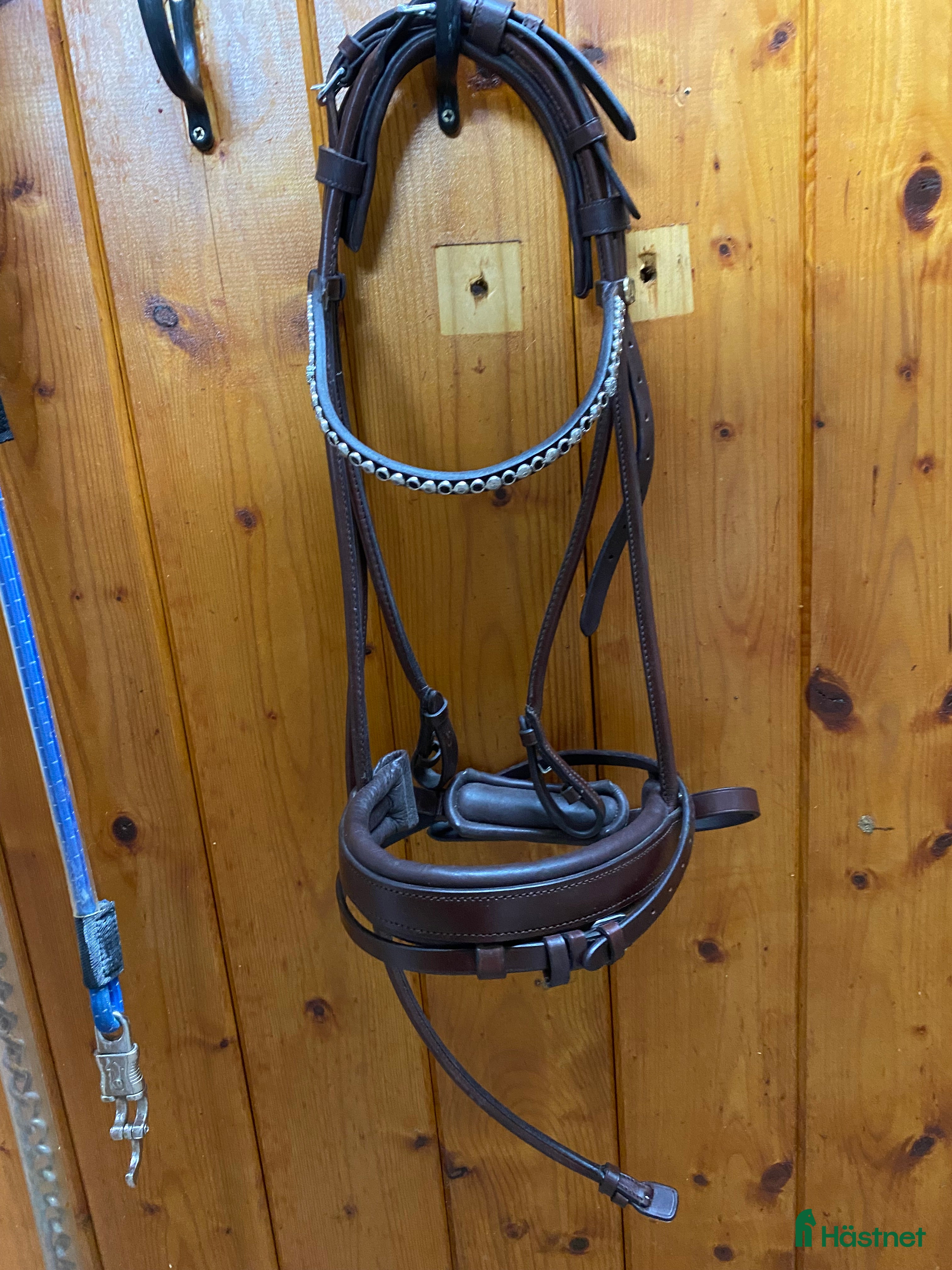 Träns hästutrustning till salu: Brunt rundsytt träns i Linghem - Annons 17
