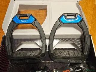 Stigbyglar hästutrustning Flex on säkerhetsstigbyglar i Ljungskile - Annons 4