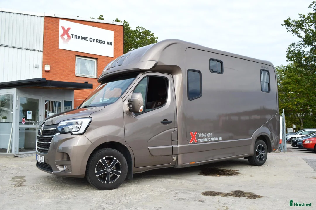 Hästlastbilar  fordon & transport till salu: Krismar 5 sits V Galler Automat 2021 4800mil - Annons 1