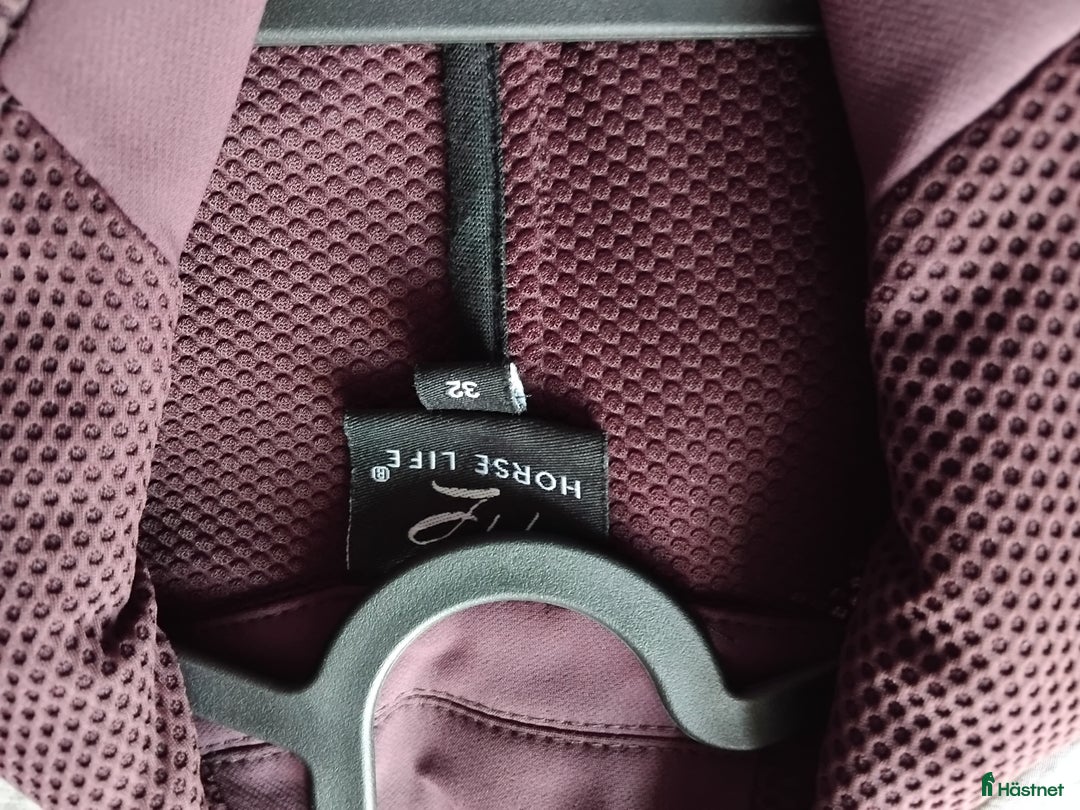 Jackor & Kavajer ryttarutrustning till salu: Tävlingskavaj i Löddeköpinge - Annons 3